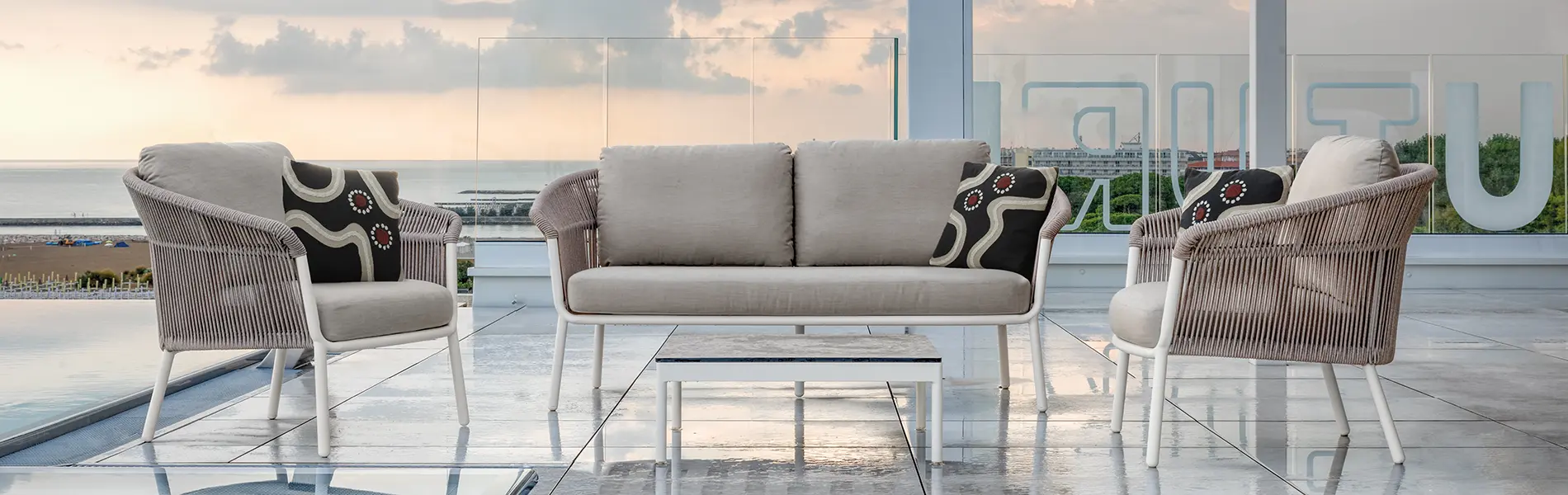 PRIME : arredamento per esterni by Contral