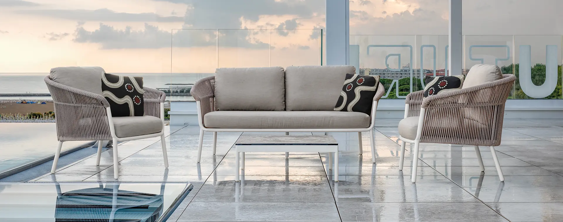 Lake collection : Lounge sets, sofas, armchairs and coffee tables for outdoor furnishing